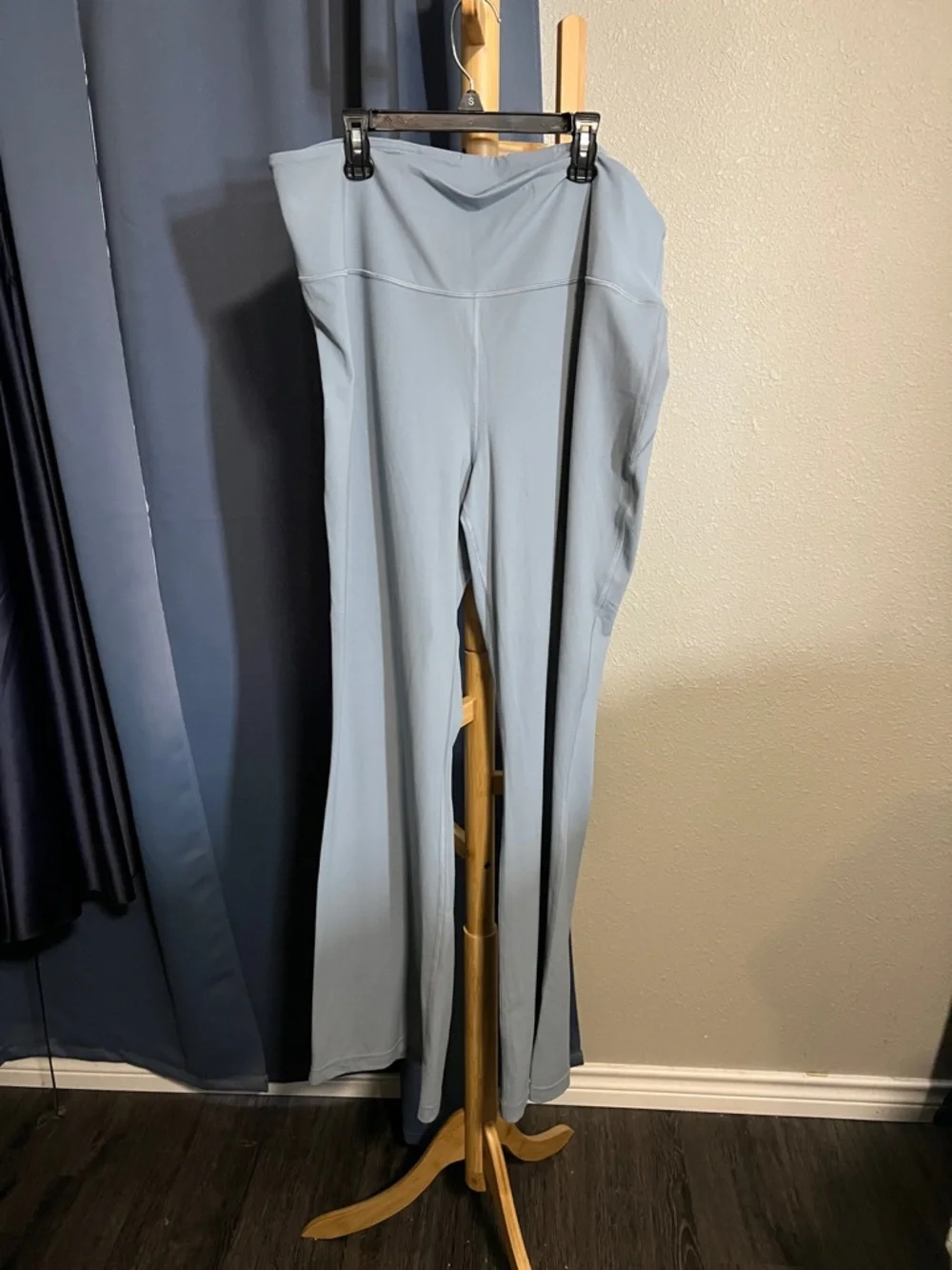 Lululemon High-Waist Light Blue Flare Leggings Size 20 - Picture 1 of 7